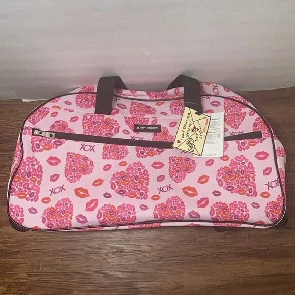 Betsey Johnson Rolling Suitcase Duffle Bag Lips XOX Hearts Pink NWT - Picture 7 of 10